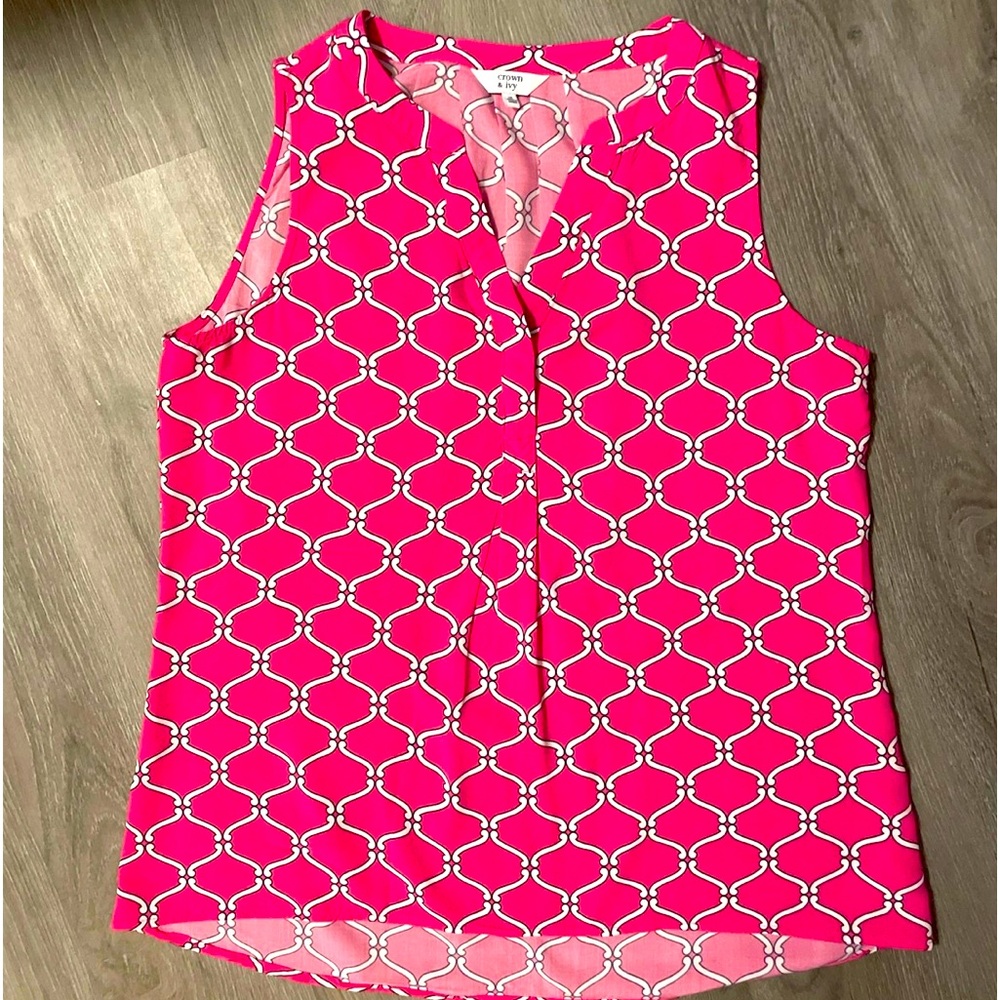 Womens EXCELLENT condition crown and ivy sleeveless bright pink top